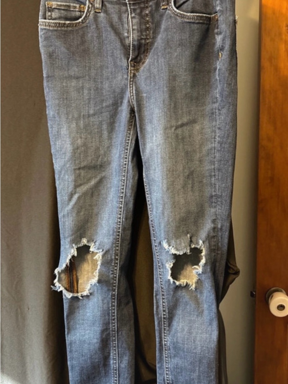 Free People Women's Ripped Skinny Jeans in Blue